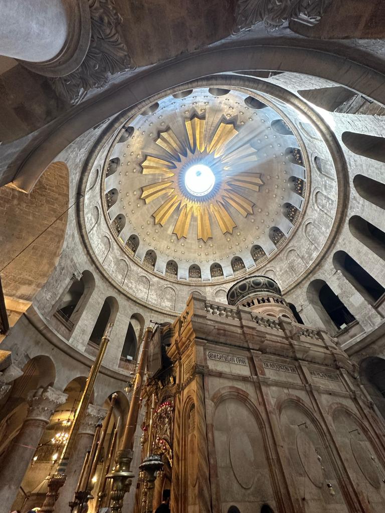 Interior Gereja Makam Kudus