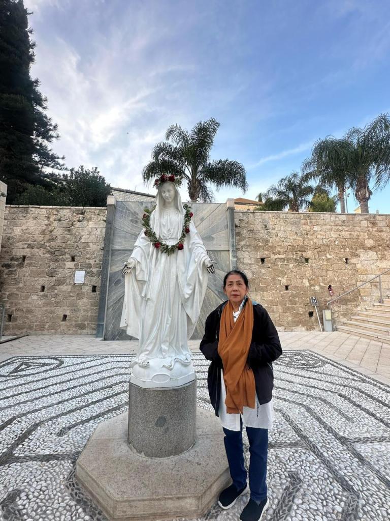 Patung Bunda Maria di Gereja Kabar Sukacita