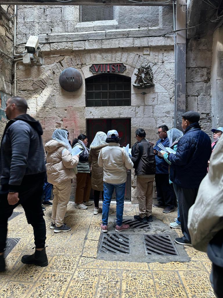 Berdoa di Via Dolorosa